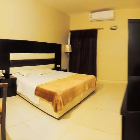 Aliqbal Hotel Ал Хубар Екстериор снимка