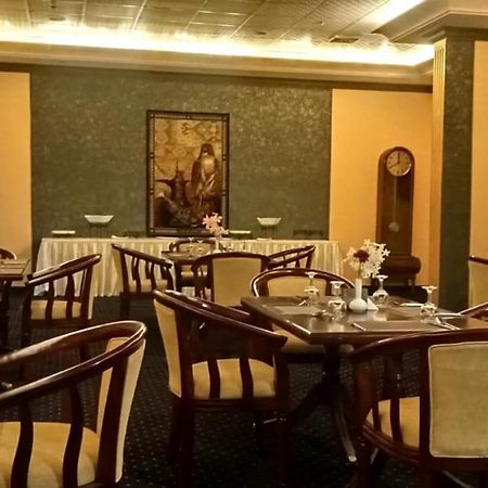 Aliqbal Hotel Ал Хубар Екстериор снимка