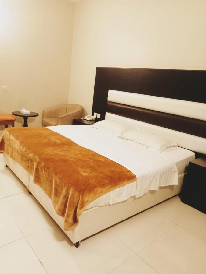 Aliqbal Hotel Ал Хубар Екстериор снимка